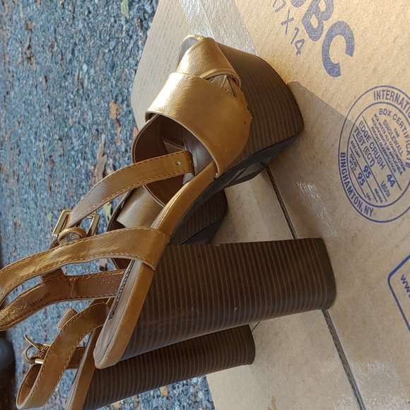 Forever 21 heels - Picture 3 of 6